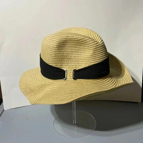 Calvin Klein Hat - Picture 1 of 3